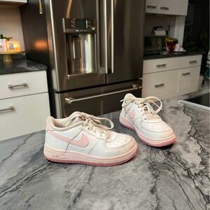 Pink / White Nikes 9C